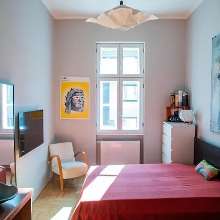 Stylishly Redecorated In Great Location Appartement *