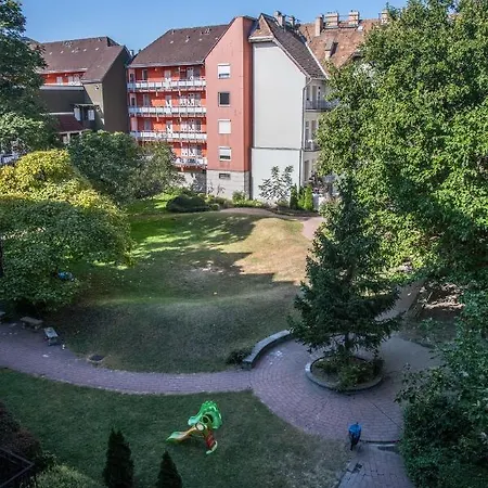 Stylishly Redecorated In Great Location Appartement