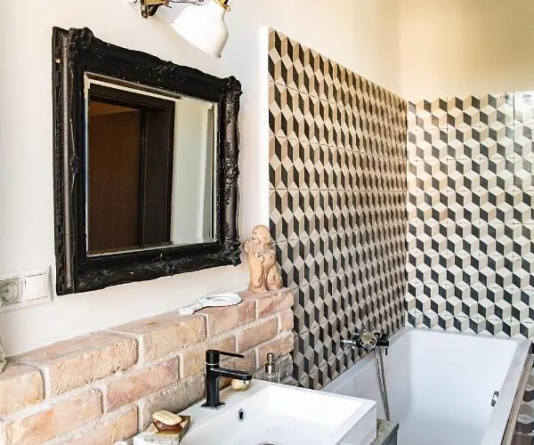 Stylishly Redecorated In Great Location Lägenhet Budapest