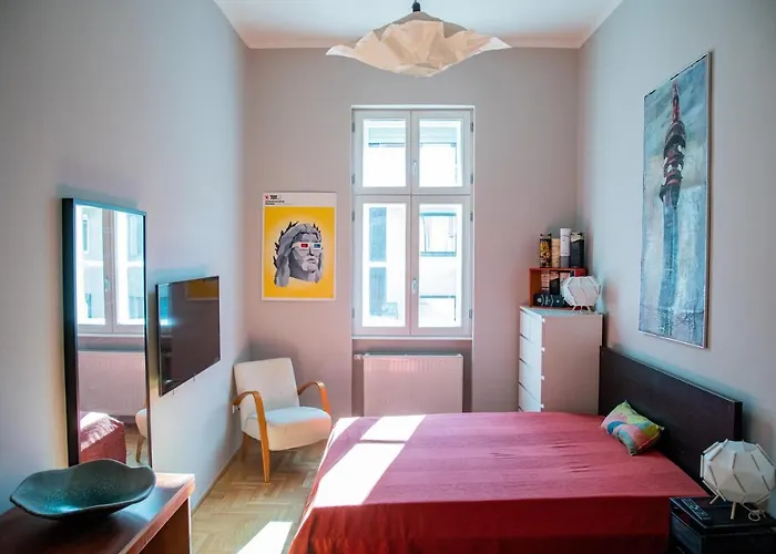 Stylishly Redecorated In Great Location Lägenhet *