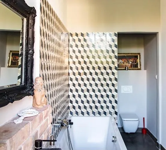 Stylishly Redecorated In Great Location Lägenhet Budapest