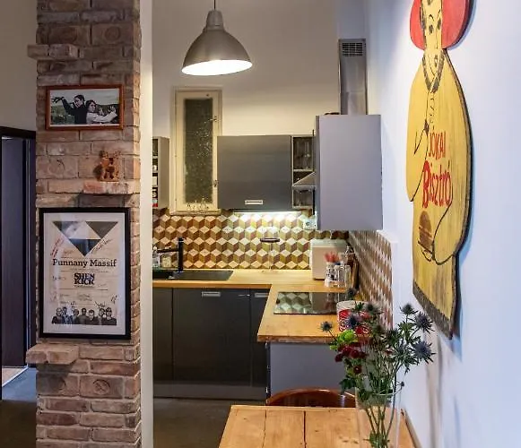 Stylishly Redecorated In Great Location *