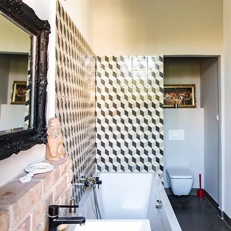 Stylishly Redecorated In Great Location 아파트 부다페스트